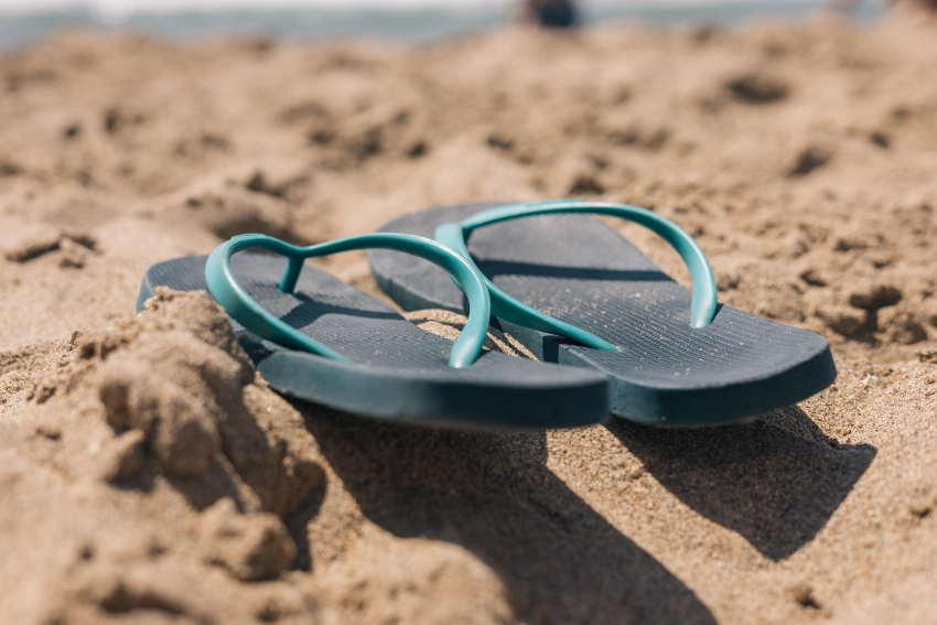 Sandals vs. Flip-Flops: A Comprehensive Guide to Foot Health for Sarasota Residents